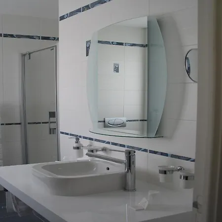 Julia Hotel